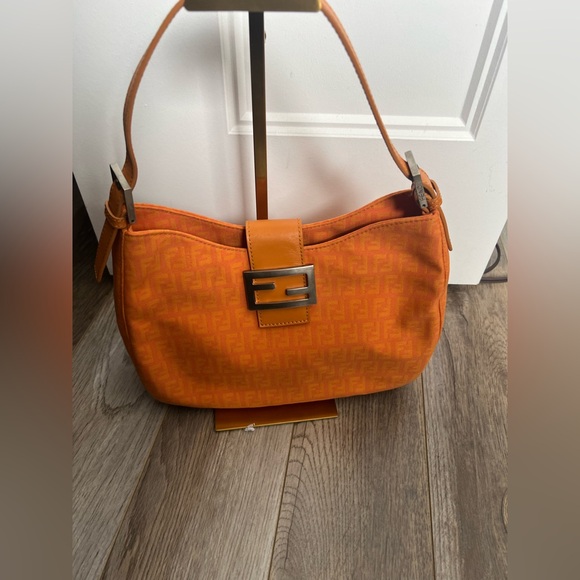 Fendi Orange baguette shoulder bag - Picture 1 of 16